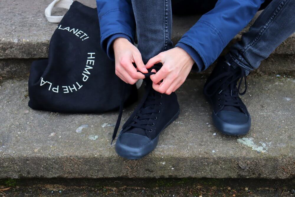 Bohempia Orik 2.0 barfods converse sneakers til kvinder og mænd i farven black-black, lifestyle