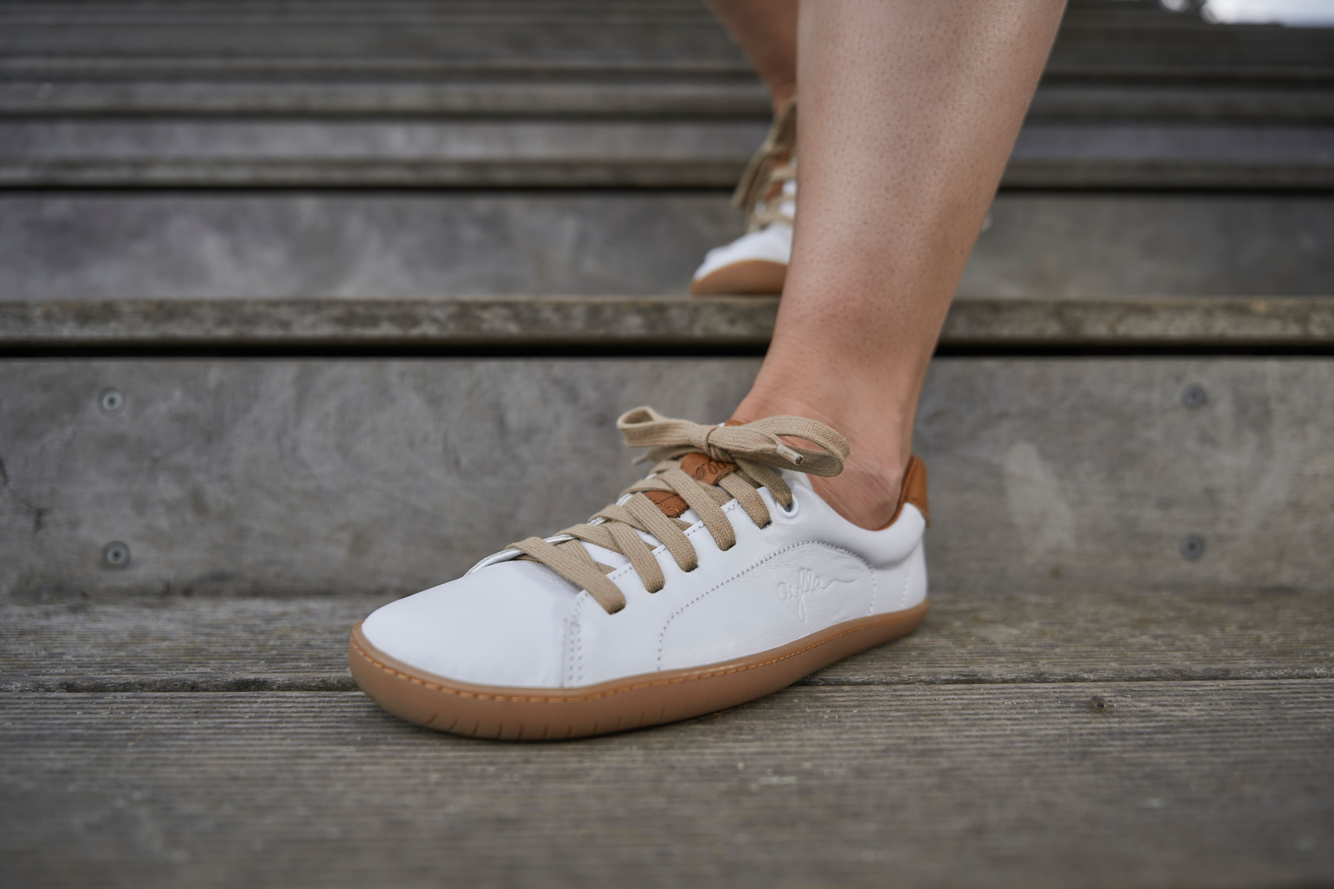 Aylla Keck Womens barfods sneakers i læder til kvinder i farven white, lifestyle