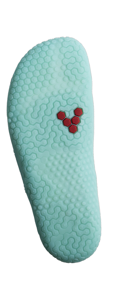 Sål af Vivobarefoot Motus Strength barfodssko til kvinder i varianten Beach Glass, fremvist med unik, havgrøn sekskantet mønster for bedre greb.