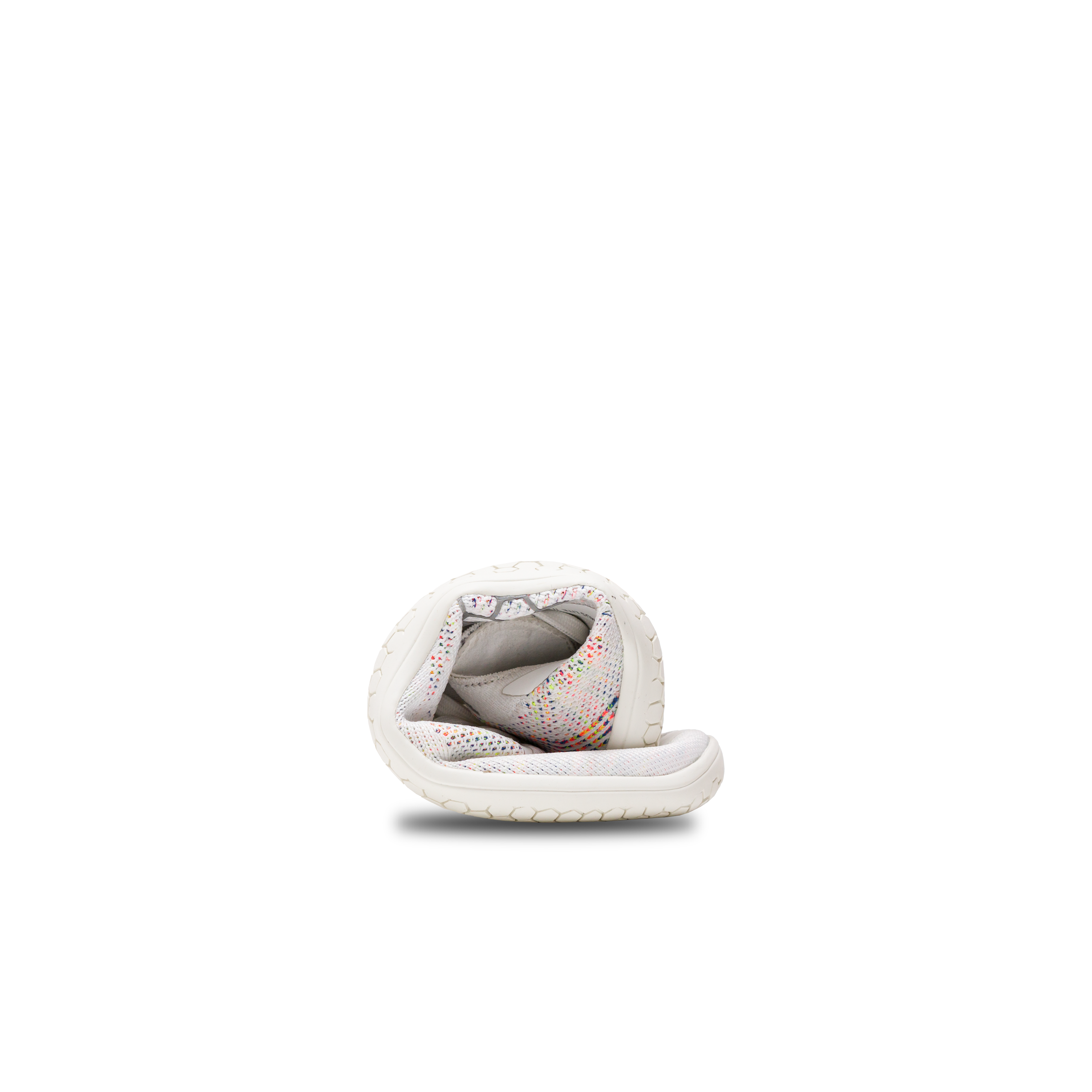 Primus Lite Knit damesko fra Vivobarefoot i varianten Bright White Iridescent, rullet sammen for at vise fleksibilitet og barfodsfornemmelse, letvægtsdesign med genbrugsmaterialer.