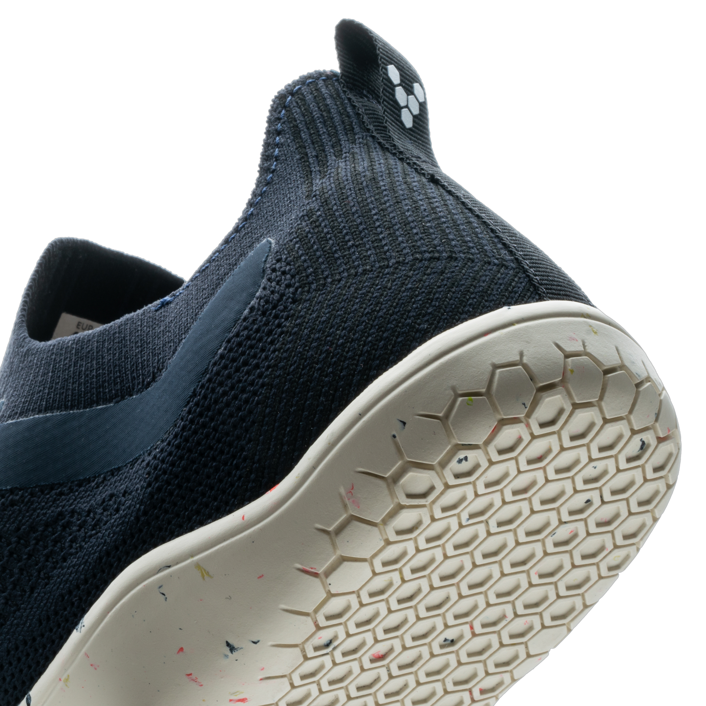Vivobarefoot Primus Lite Knit Womens i farven Midnight, viser en detaljeret vinkel af skoens åndbare overdel og fleksible ydersål med mønster, designet for barfodsfornemmelse.