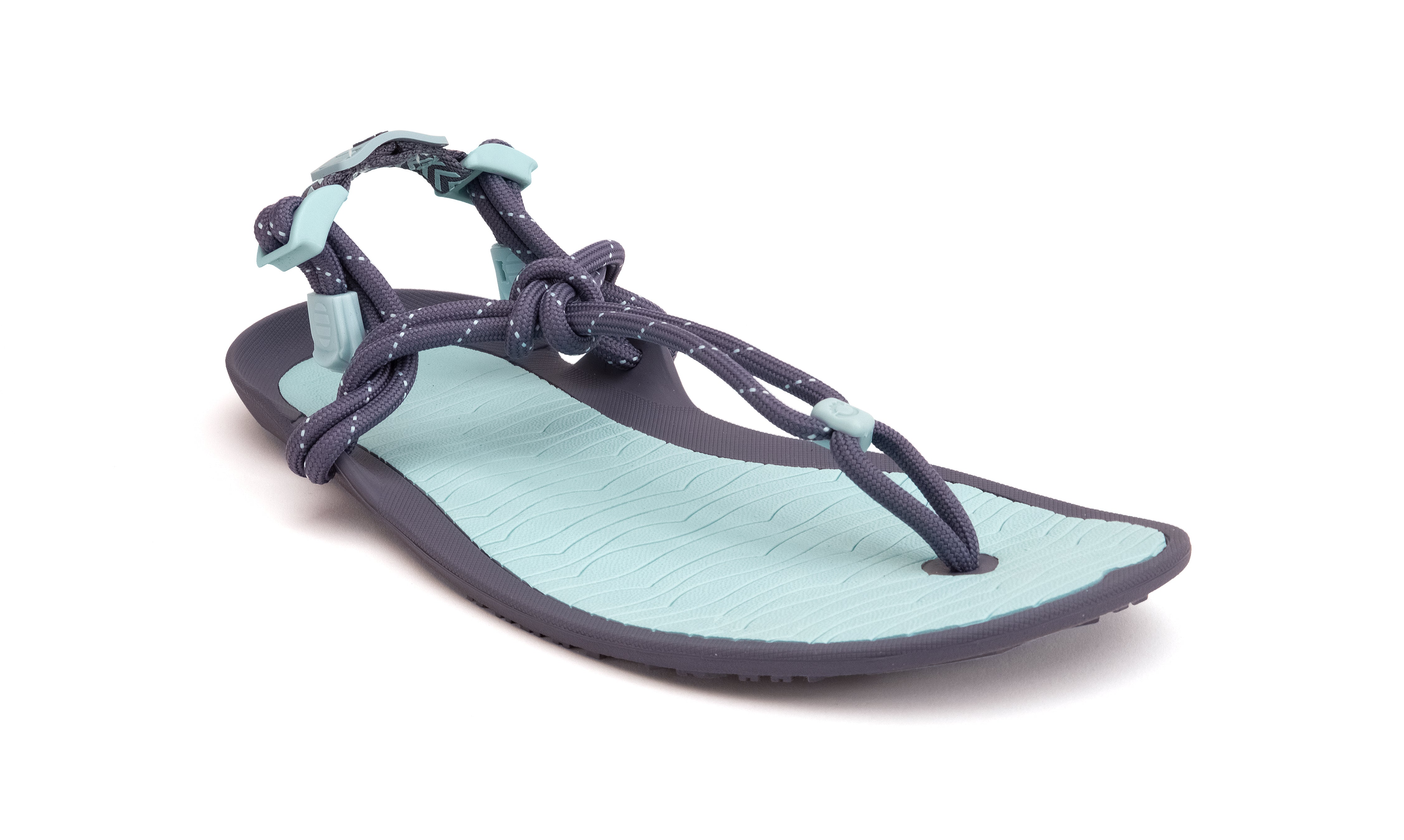 Xero Shoes Aqua Cloud Womens barfods minimalistiske sandaler til kvinder i farven blue glow, vinklet