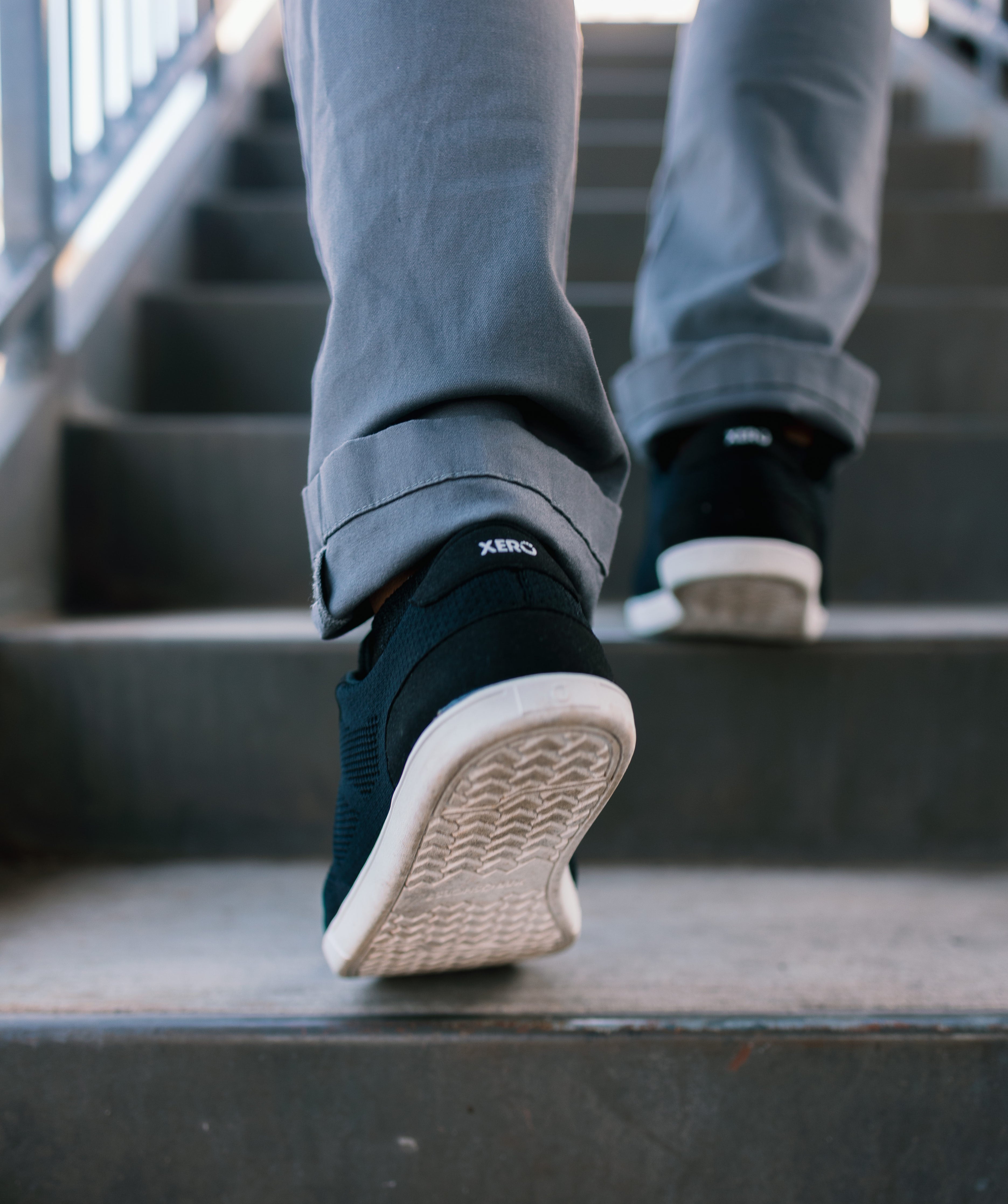 Xero Shoes Dillon Mens barfods sneakers til mænd i farven black, lifestyle