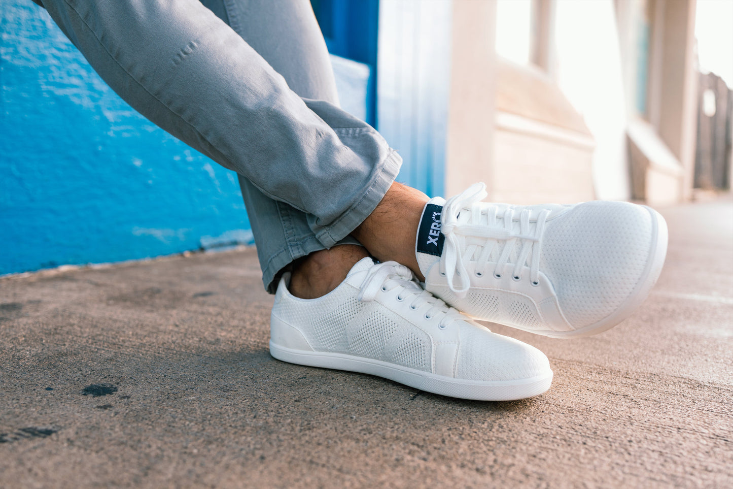 Xero Shoes Dillon Mens barfods sneakers til mænd i farven white, lifestyle