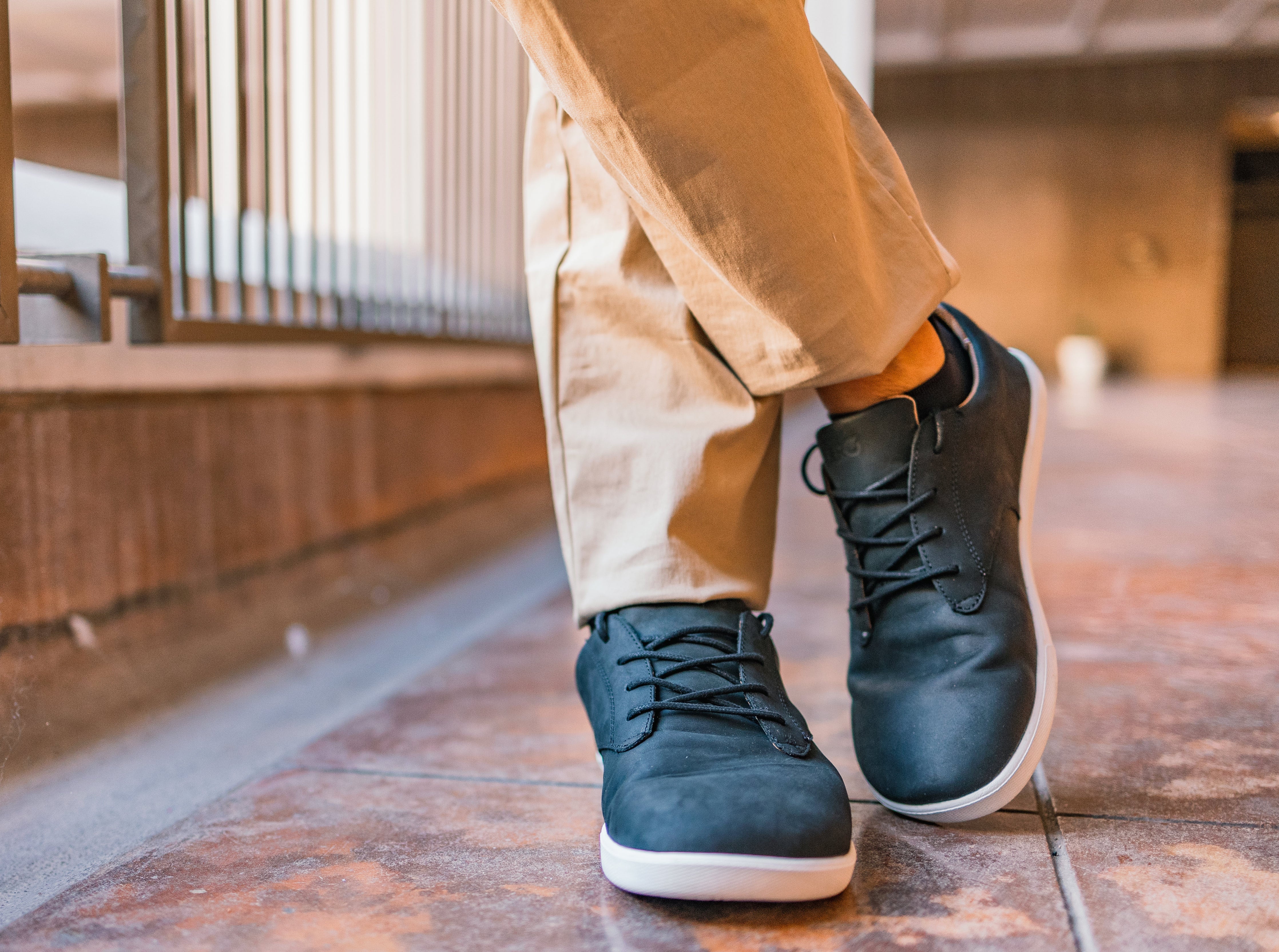 Xero Shoes Glenn Mens barfods casual oxford sko til mænd i farven black / white, lifestyle