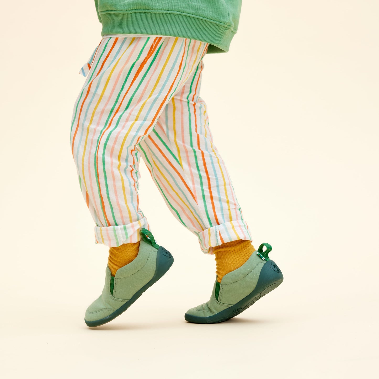 Affenzahn Canvas Ready barfods sneaker til børn i farven frog, lifestyle