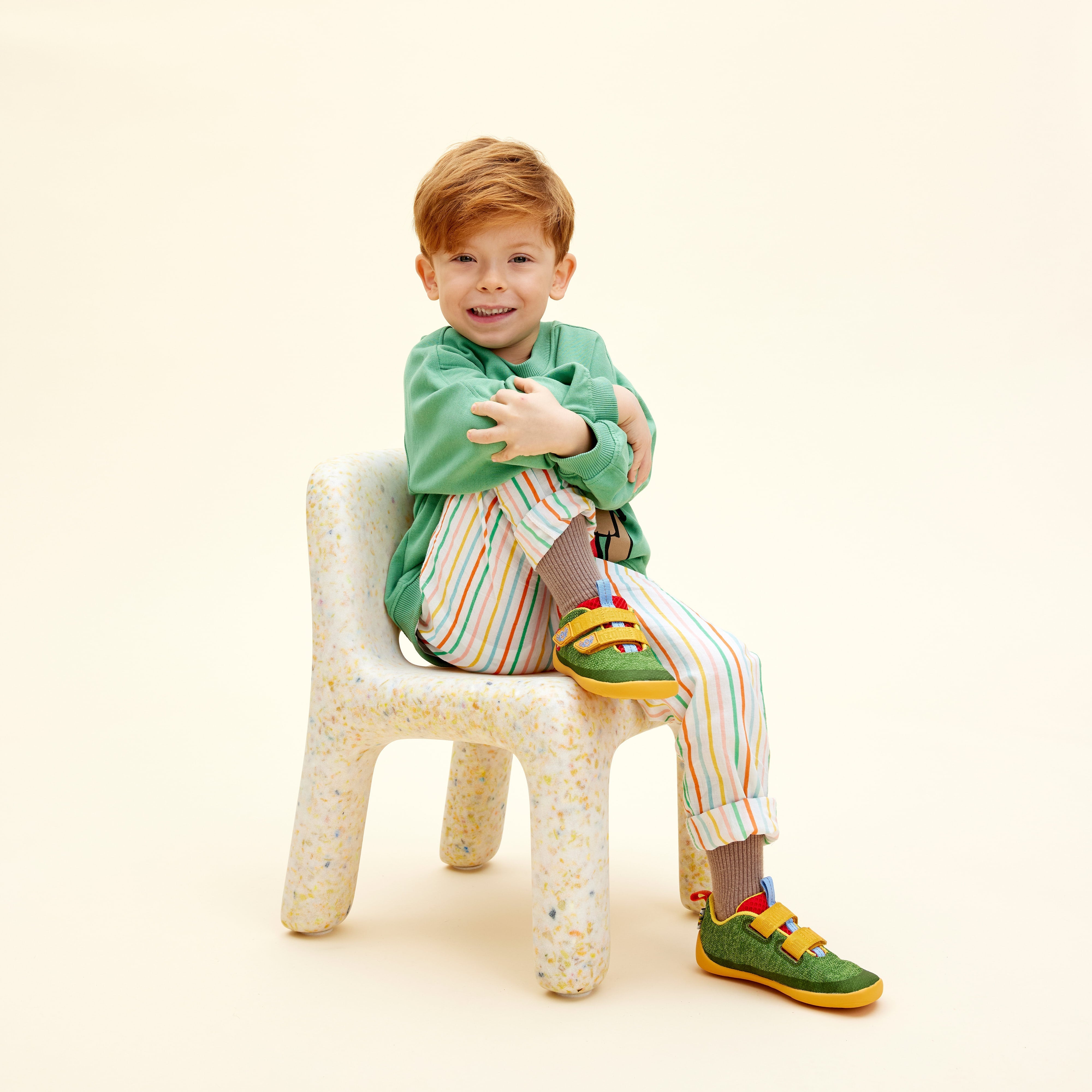 Affenzahn Knit Happy barfods sneakers til børn i farven bird of paradise, lifestyle
