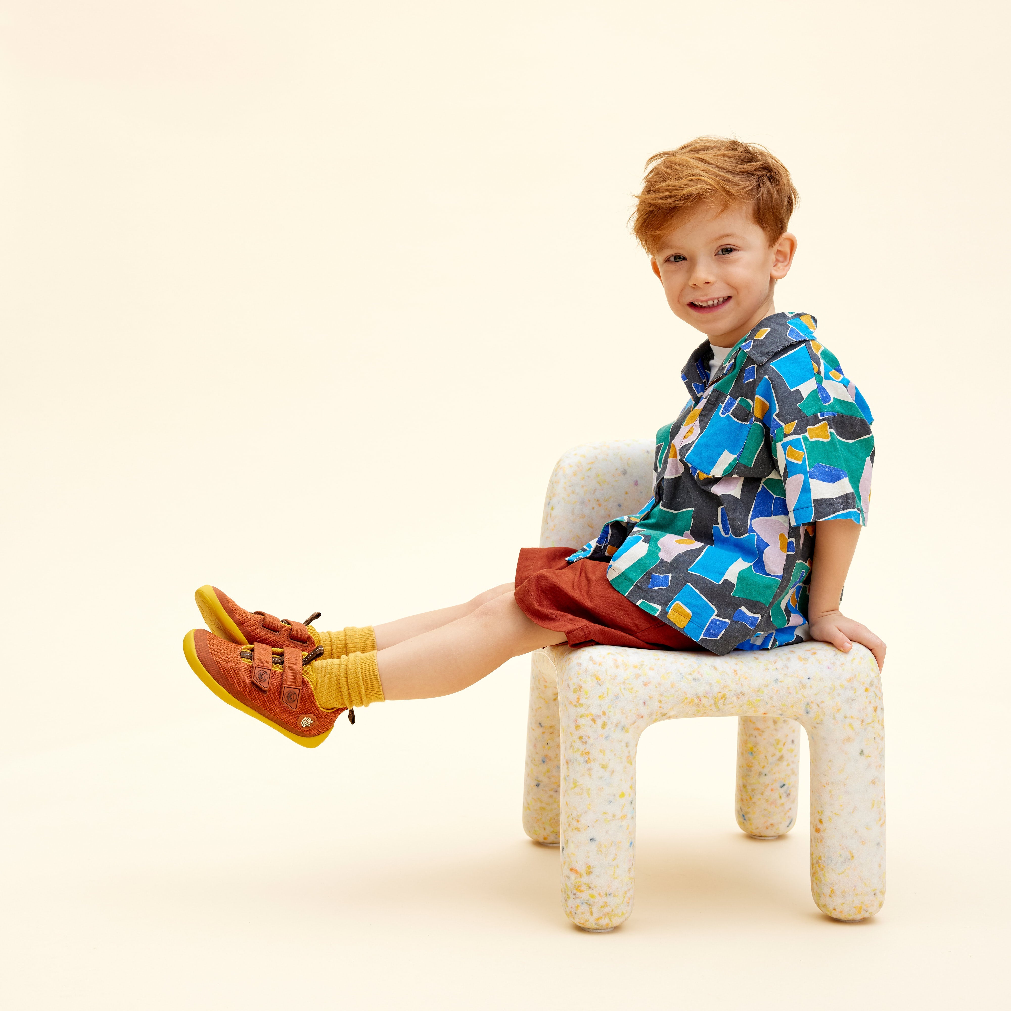 Affenzahn Knit Happy barfods sneakers til børn i farven lion, lifestyle