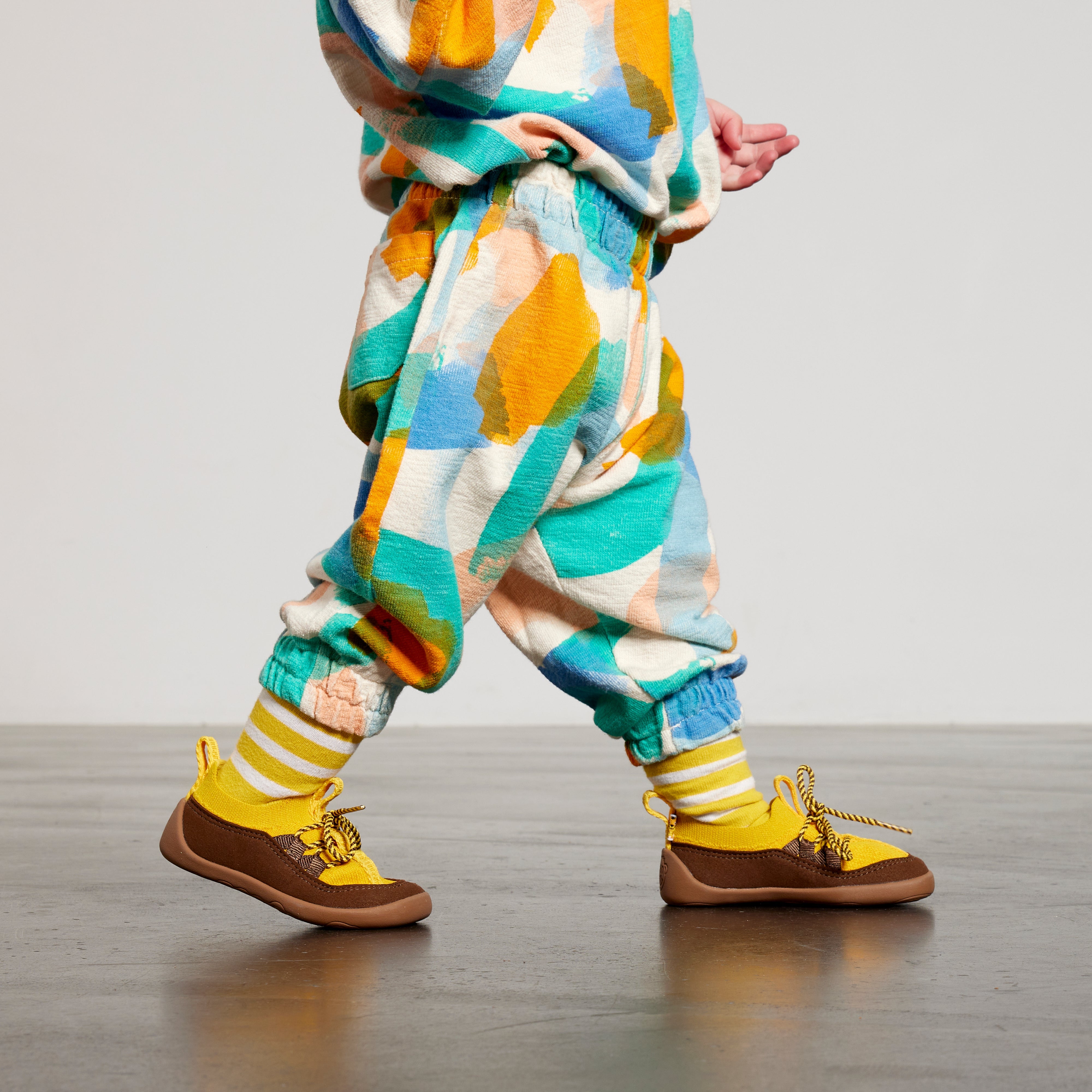 Affenzahn Knit Walker barfods prewalker til baby i farven tiger, lifestyle