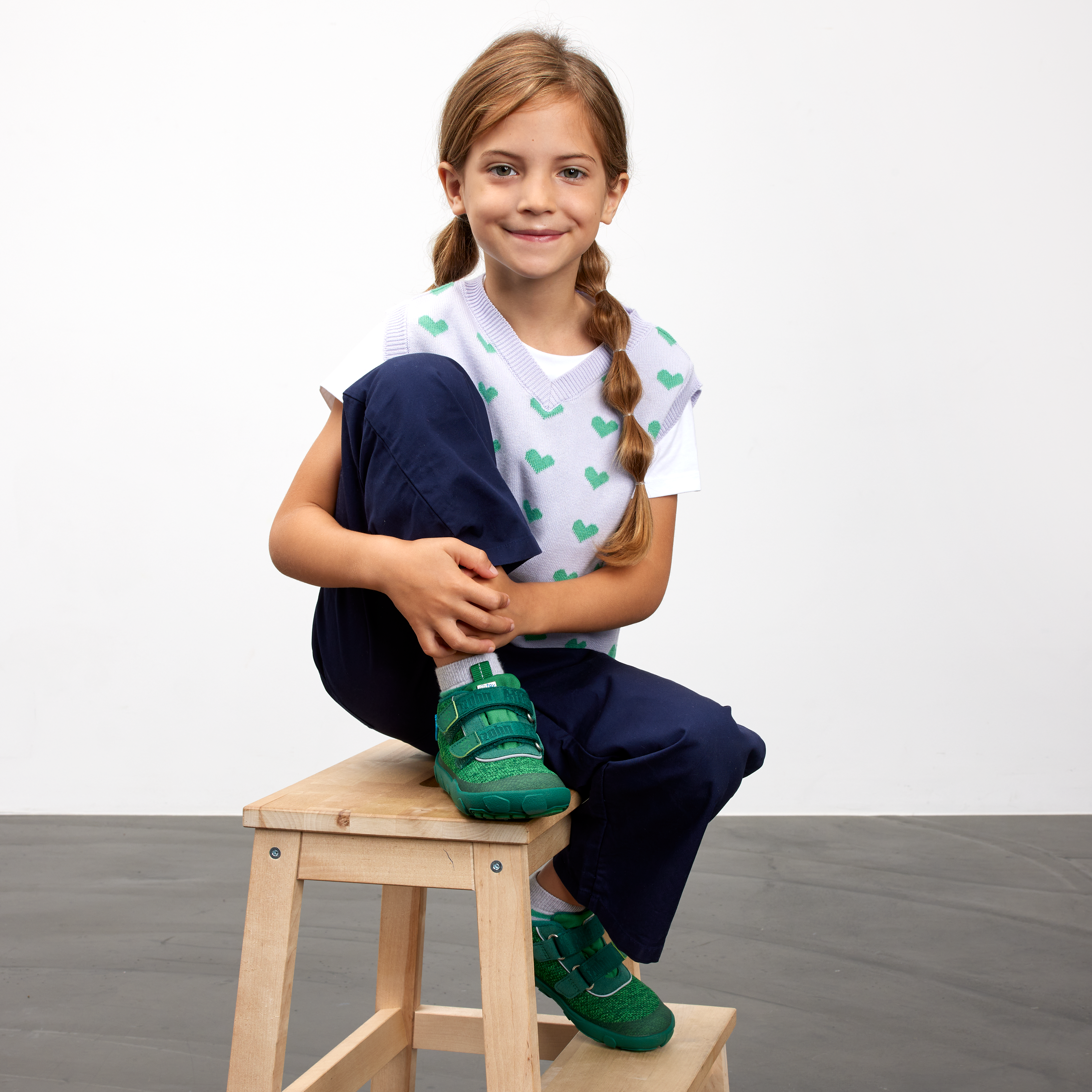 Affenzahn Low Boot Knit Happy barfods overgangssko til børn i farven frog, lifestyle