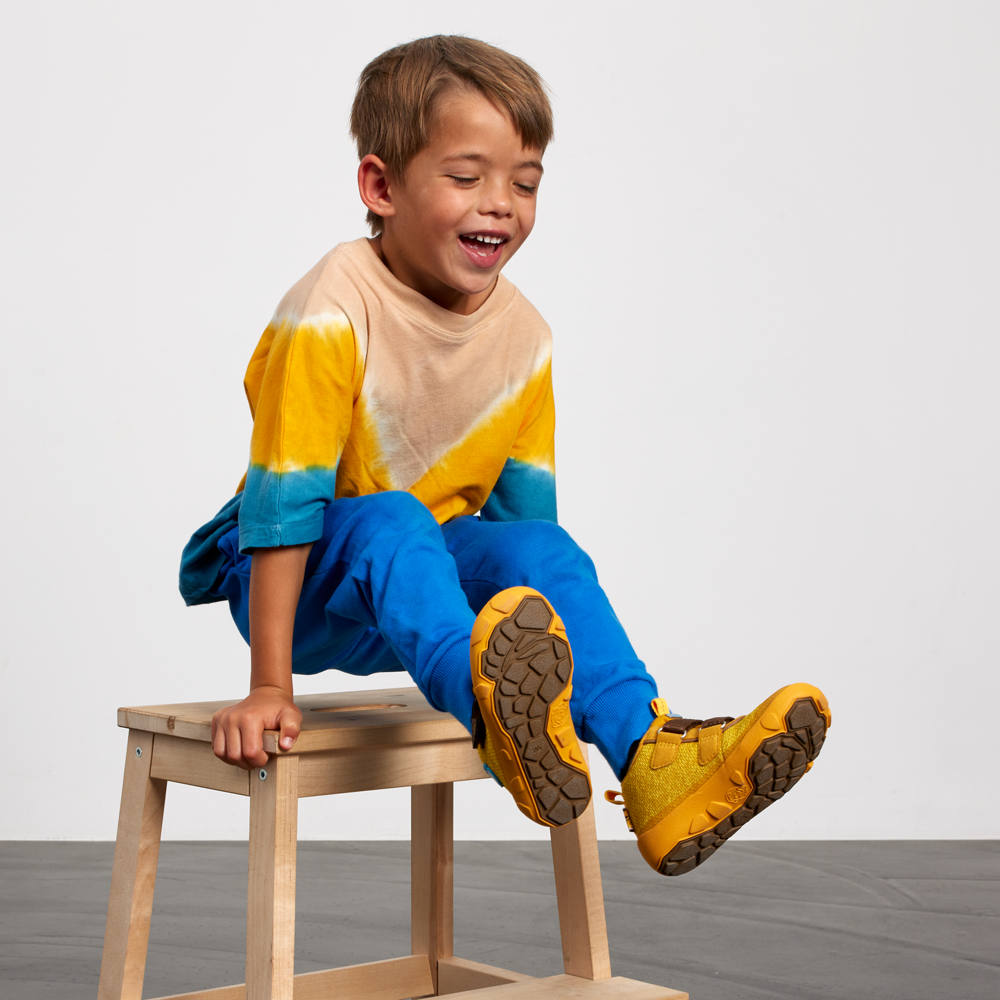 Affenzahn Low Boot Knit Happy barfods overgangssko til børn i farven tiger, lifestyle