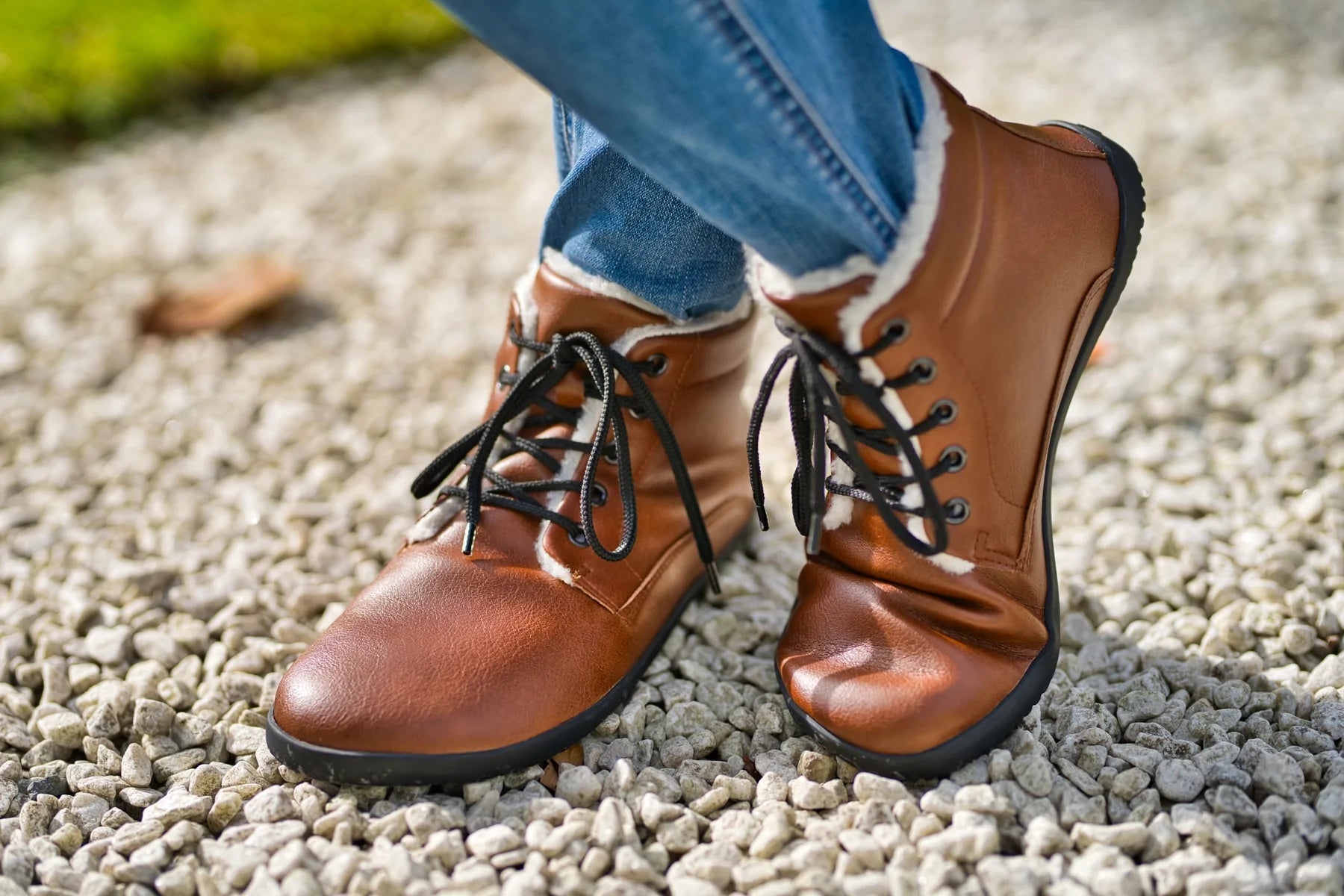 Ahinsa Winter Barefoot barfods vinterstøvler til kvinder i farven brown, lifestyle