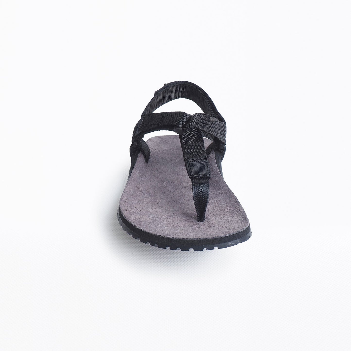 Bosky Performance Leather barfods sandaler til kvinder og mænd i farven black, forfra