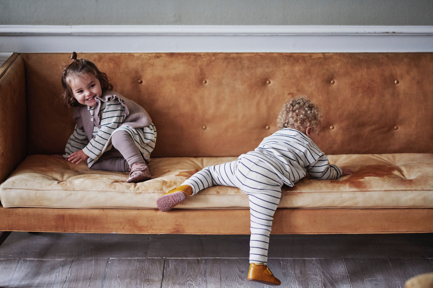 Bundgaard Tannu barfods hjemmesko til børn i farven tan, lifestyle