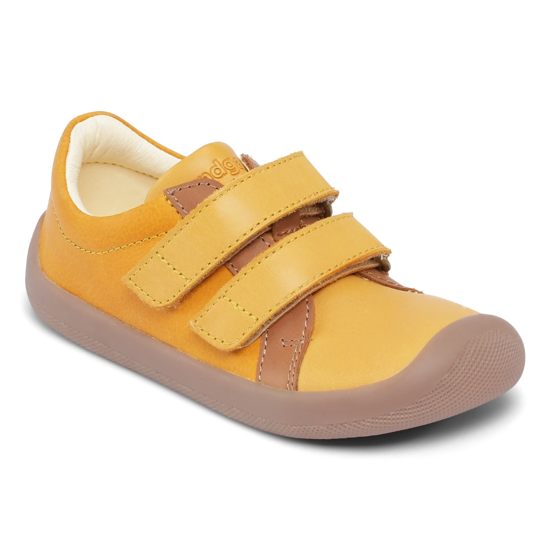 Bundgaard The Walker Velcro barfods sneakers til børn i farven yellow, vinklet