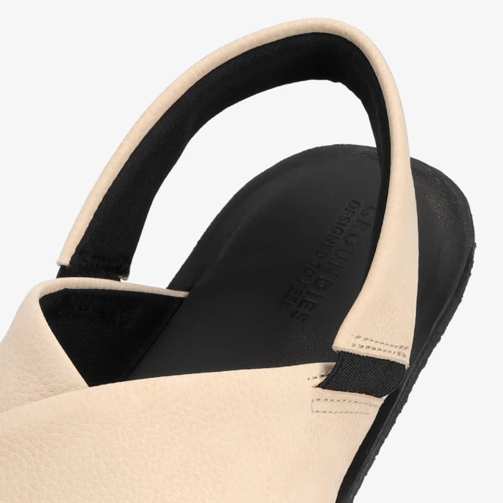 Groundies Verona Women barfods sandaler til kvinder i farven beige / black, detalje