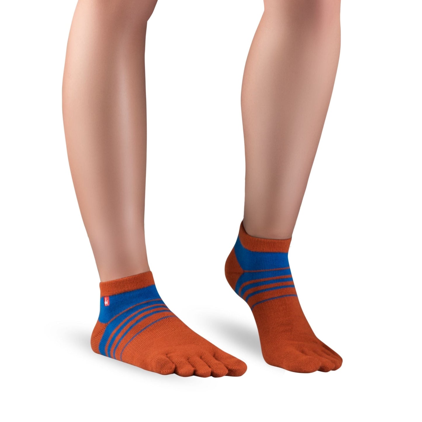 Knitido Track & Trail Spins barfods ankle tåsokker til kvinder og mænd i farven orange/blue, lifestyle