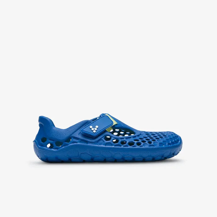 Vivobarefoot Ultra Bloom Kids barfods vandsko/sandaler til børn i farven amparo blue, yderside