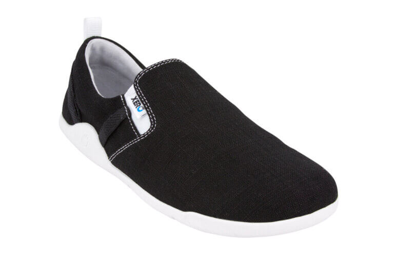 Xero Shoes Aptos Mens barfods slip-on til mænd i farven black, vinklet