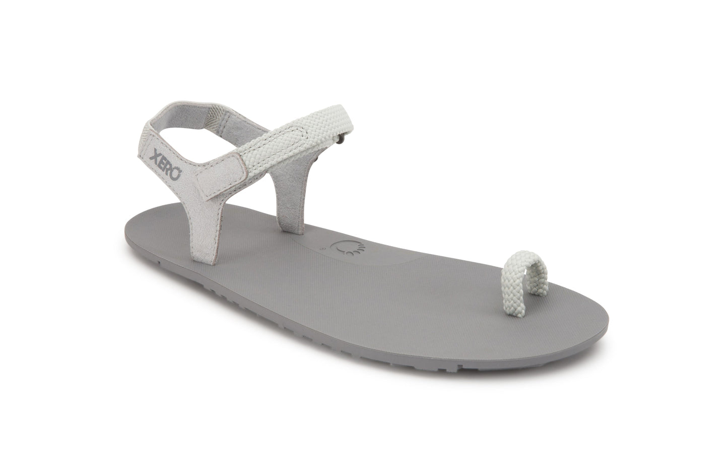 Xero Shoes Jessie barfods tåsandal til kvinder i farven oyster gray, vinklet