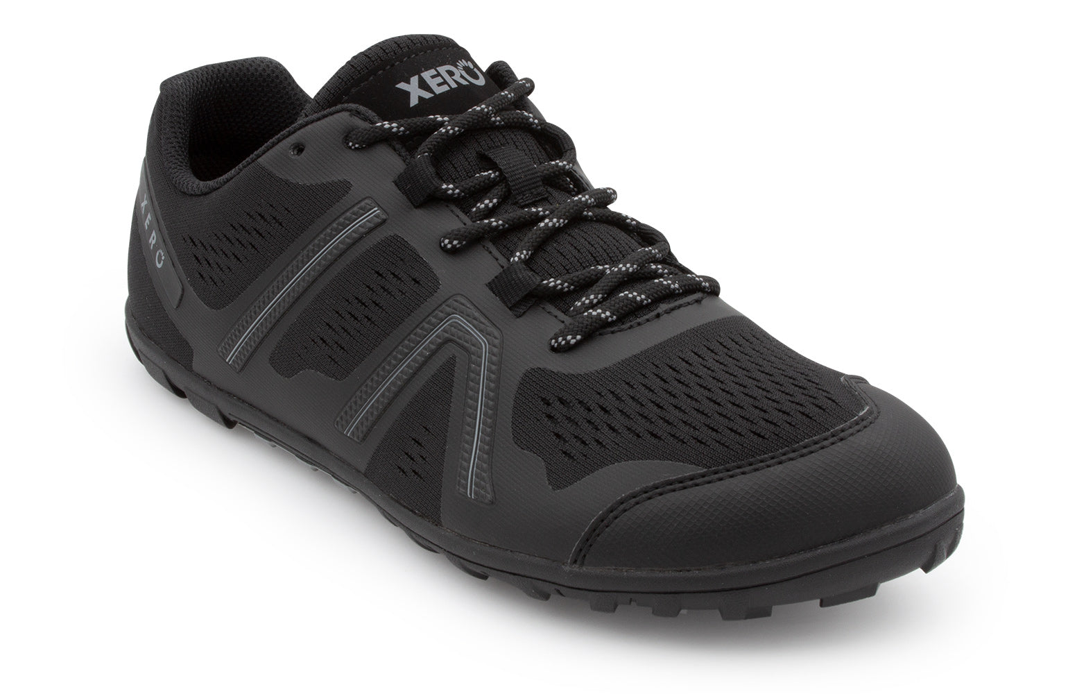 Xero Shoes Mesa Trail barfods trailsko til kvinder i farven black, vinklet