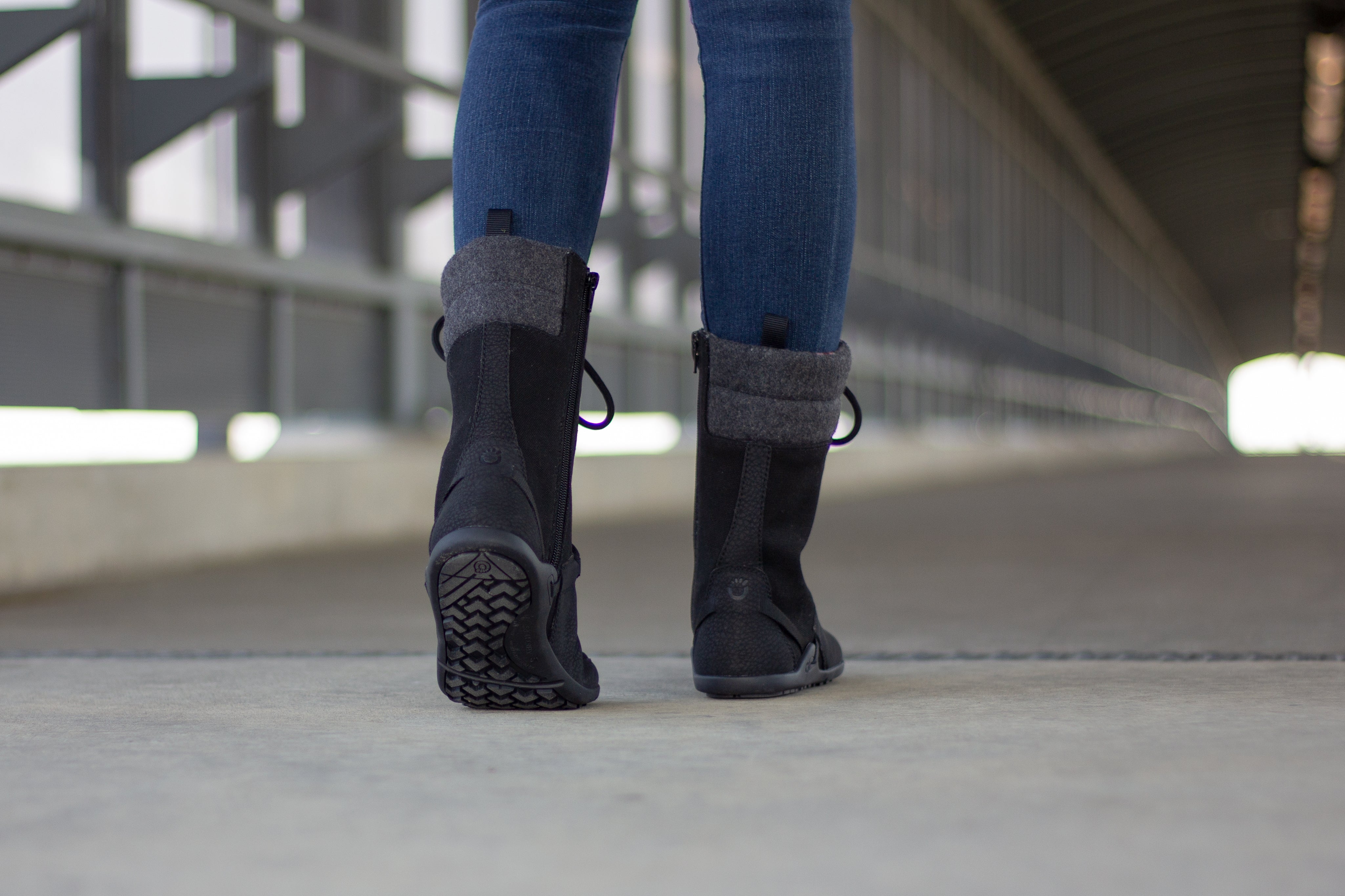 Xero Shoes Mika barfods vinterstøvler til kvinder i farven black, lifestyle