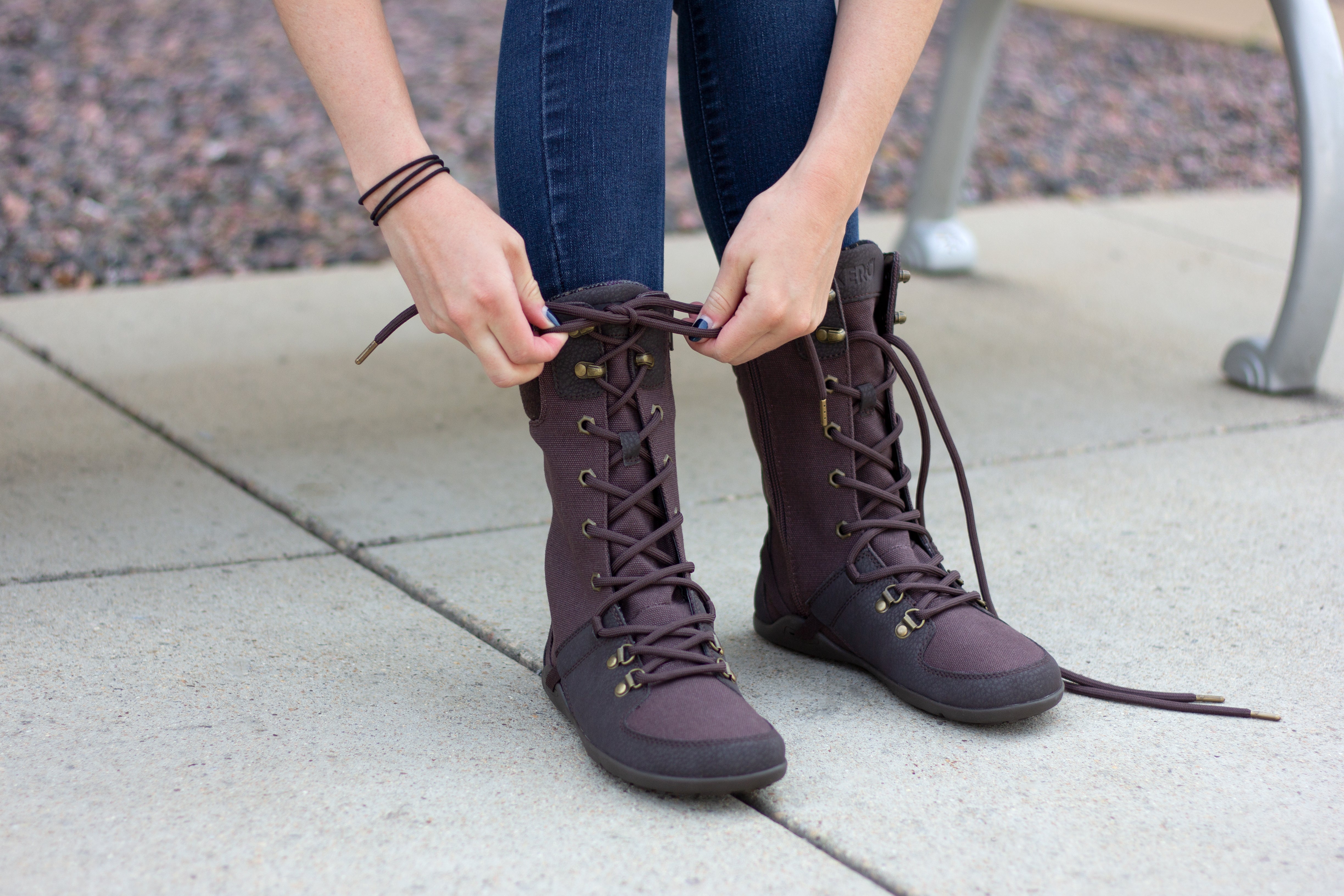Xero Shoes Mika barfods vinterstøvler til kvinder i farven chocolate plum, lifestyle