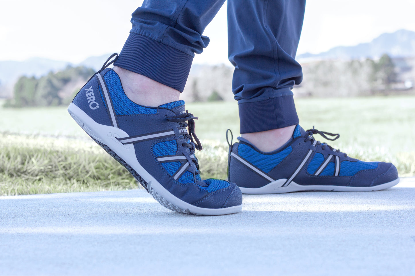 Xero Shoes Prio barfods løbesko/træningssko til mænd i farven mykonos blue, lifestyle
