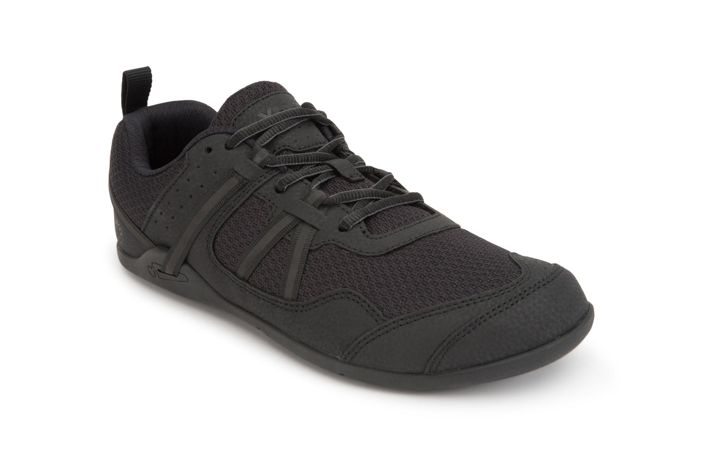 Xero Shoes Prio Womens barfods træningssko til kvinder i farven black, vinklet