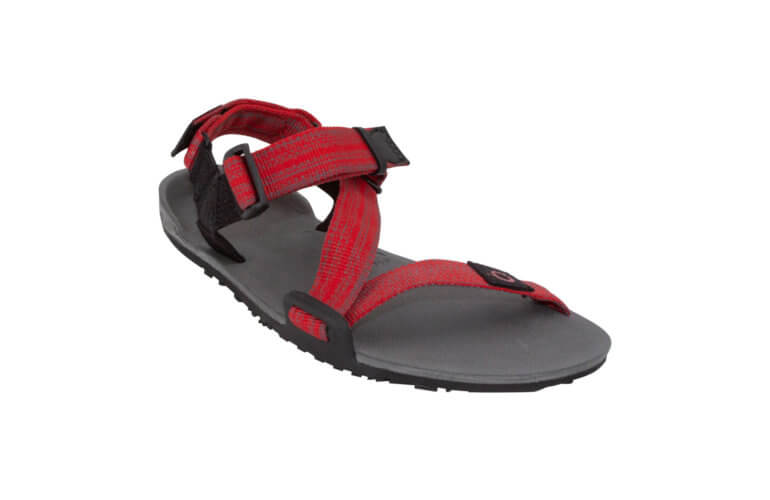 Xero Shoes Z-Trail Kids barfods sandaler til børn i farven red pepper, vinklet