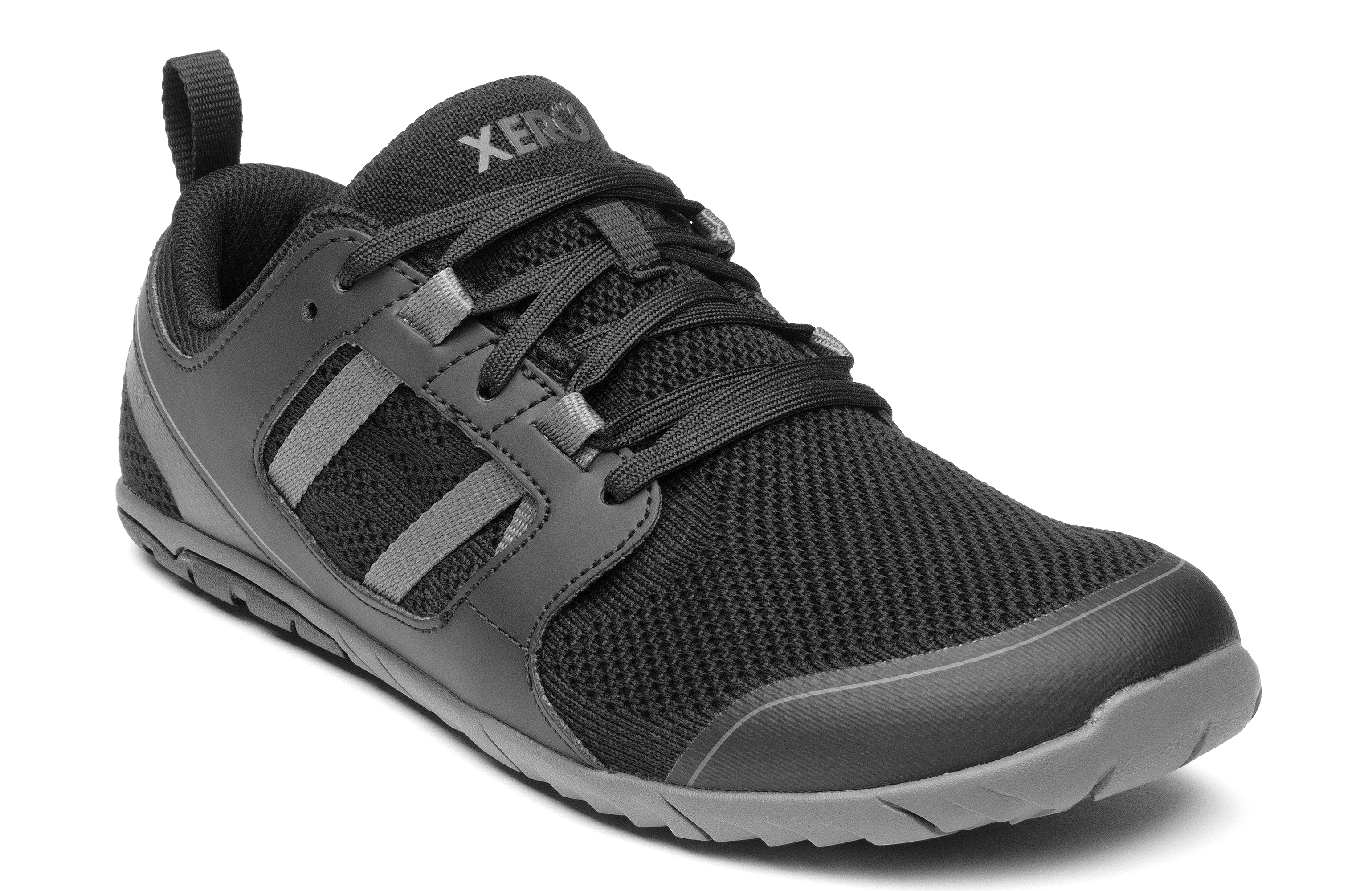 Xero Shoes Zelen Mens barfods sneaker træningssko til mænd i farven black, vinklet